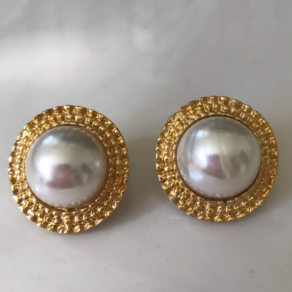 Vintage gold tone and faux pearl post earrings